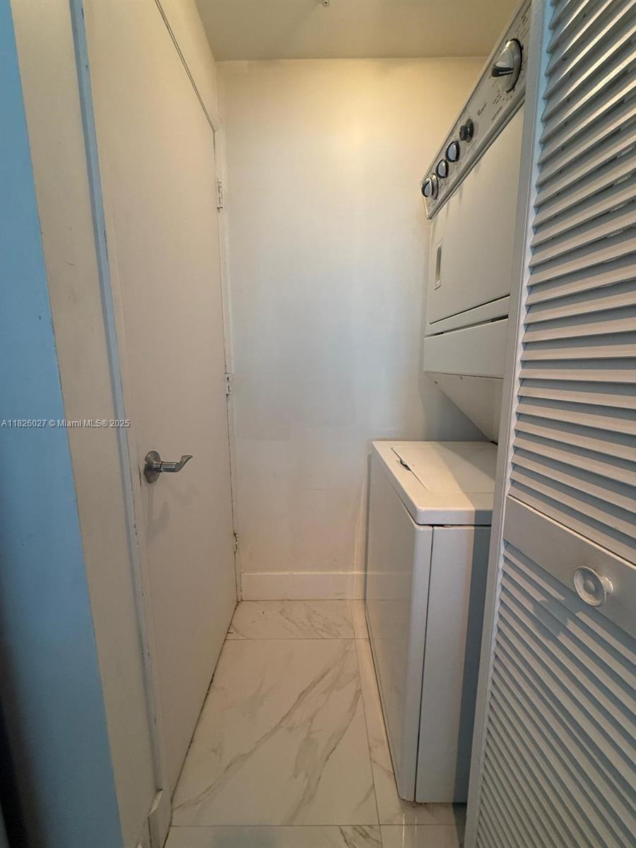 244 Biscayne Blvd # 2305