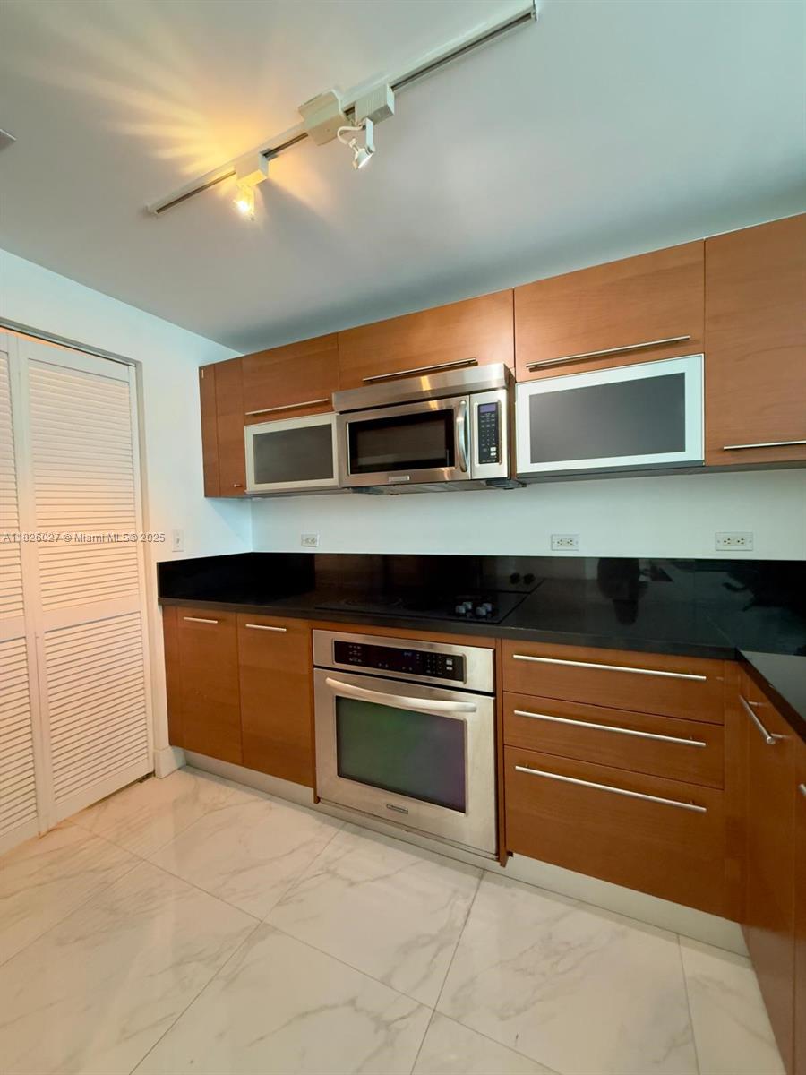 244 Biscayne Blvd # 2305