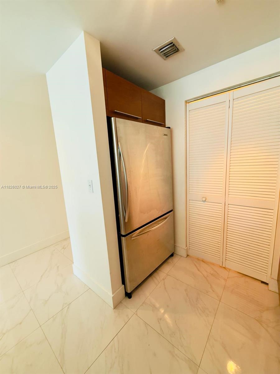 244 Biscayne Blvd # 2305