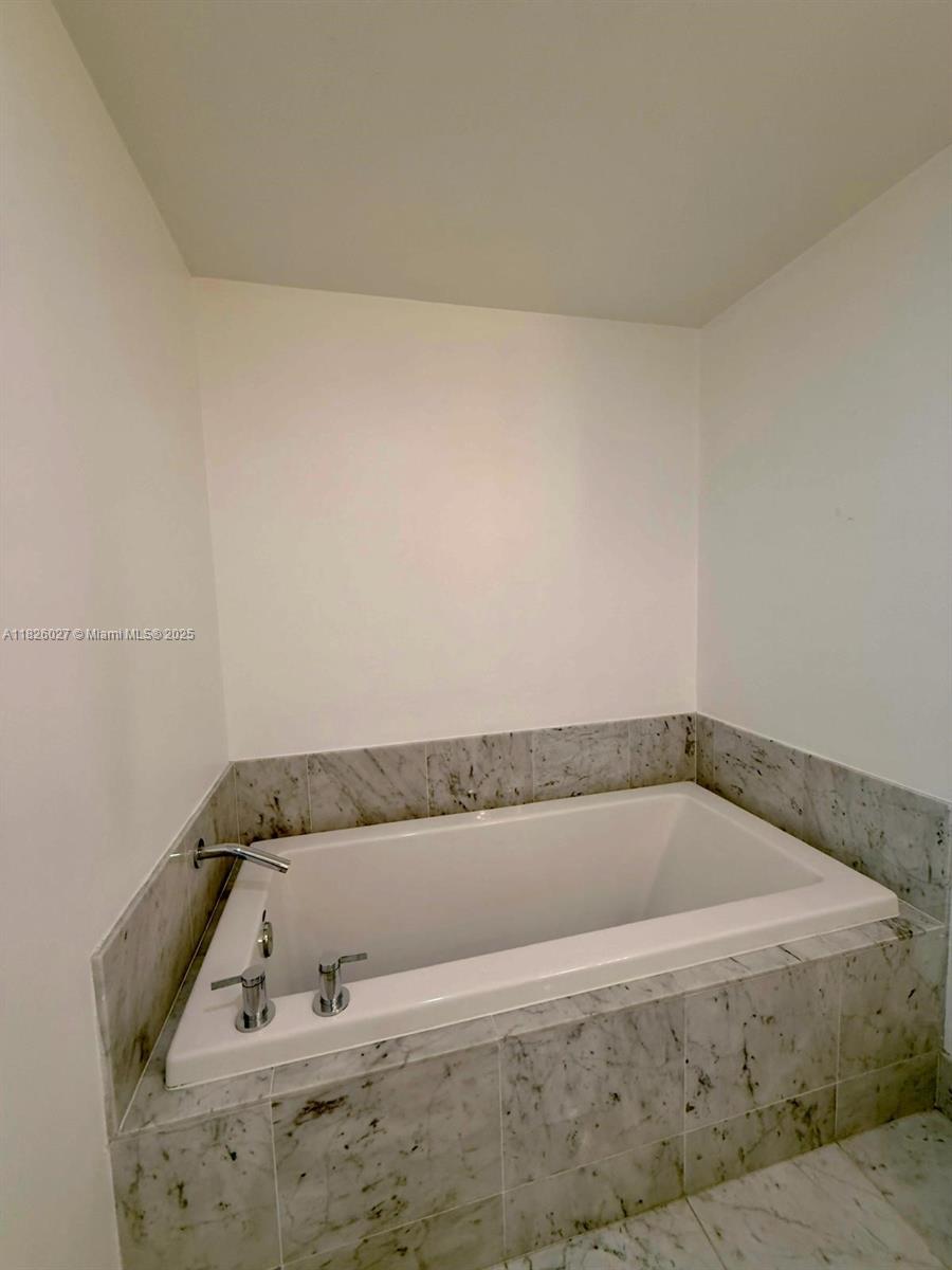 244 Biscayne Blvd # 2305