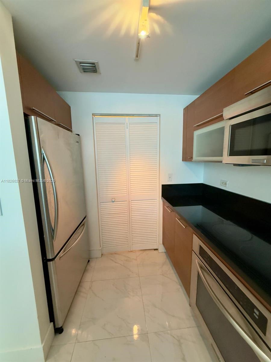 244 Biscayne Blvd # 2305