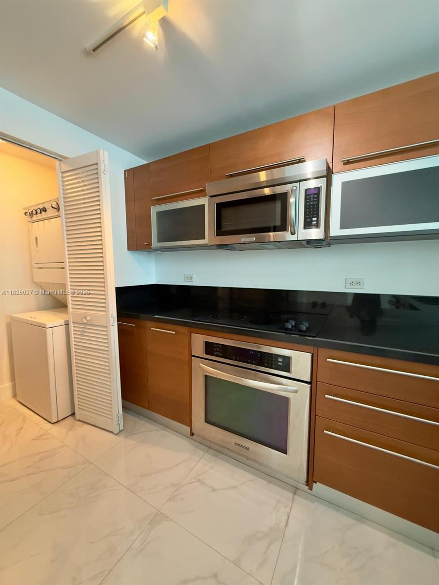 244 Biscayne Blvd # 2305