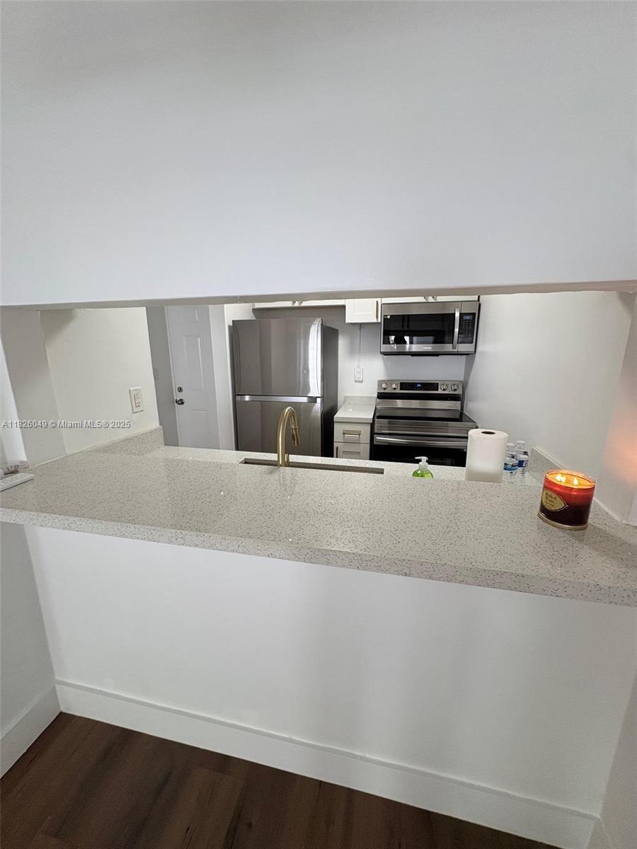 505 NE 30th St # 503