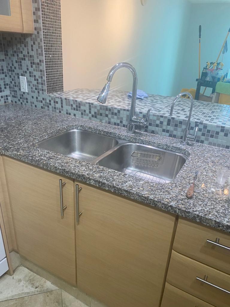 2101 Brickell Ave # 903