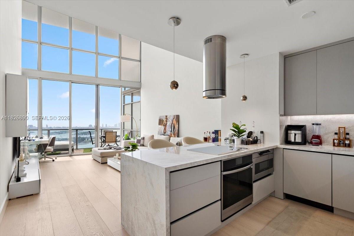 1100 Biscayne Blvd # 4305