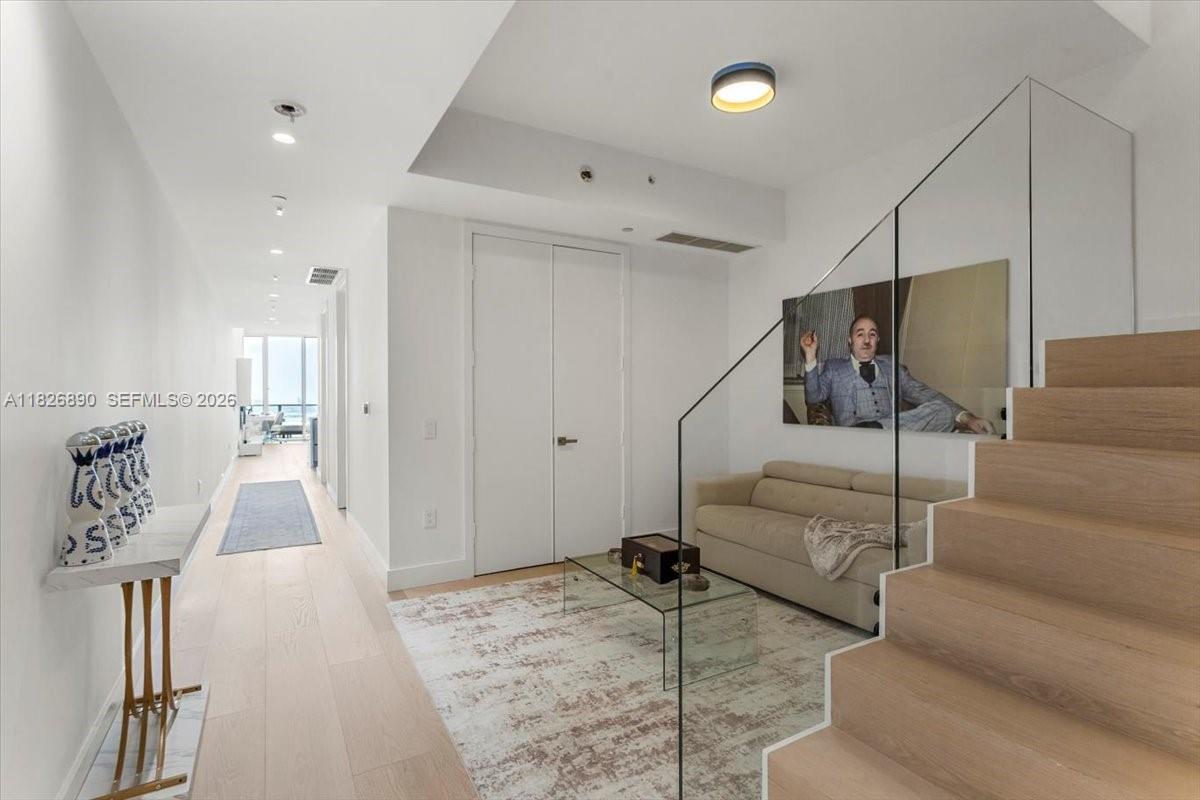 1100 Biscayne Blvd # 4305