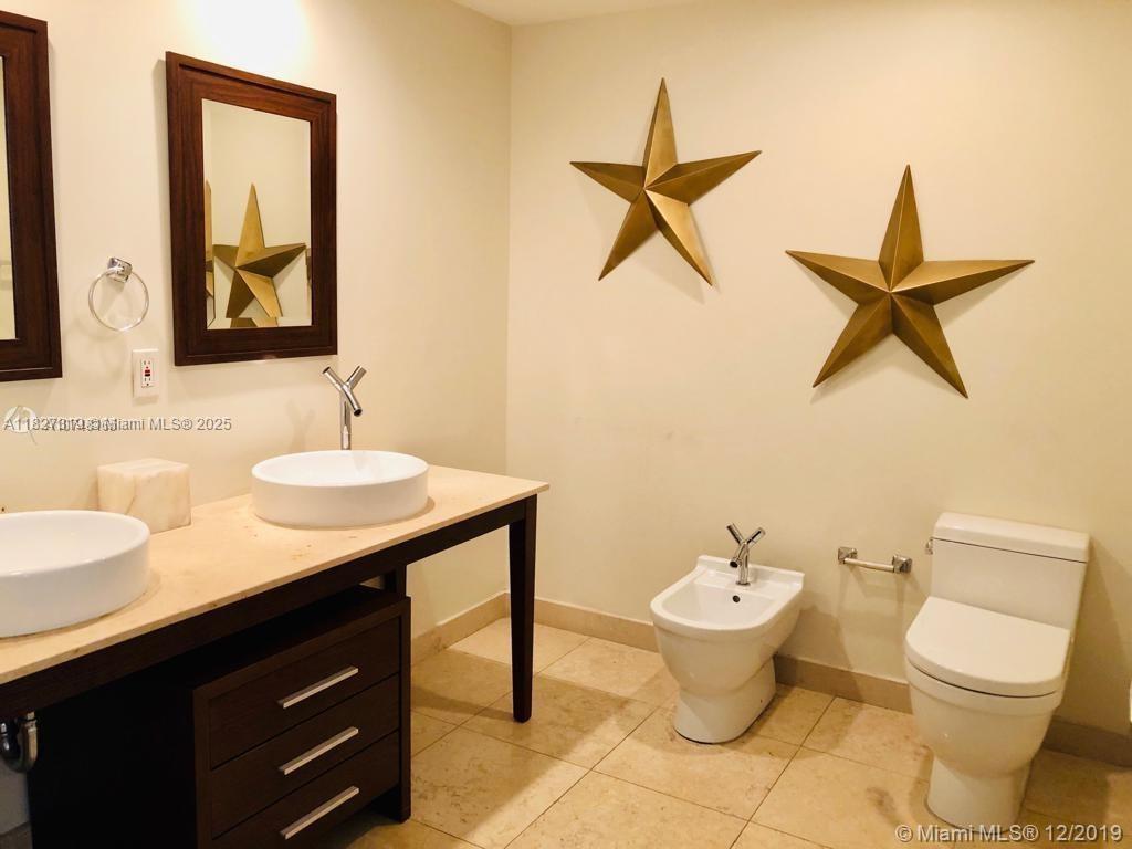 495 Brickell Ave # 1806
