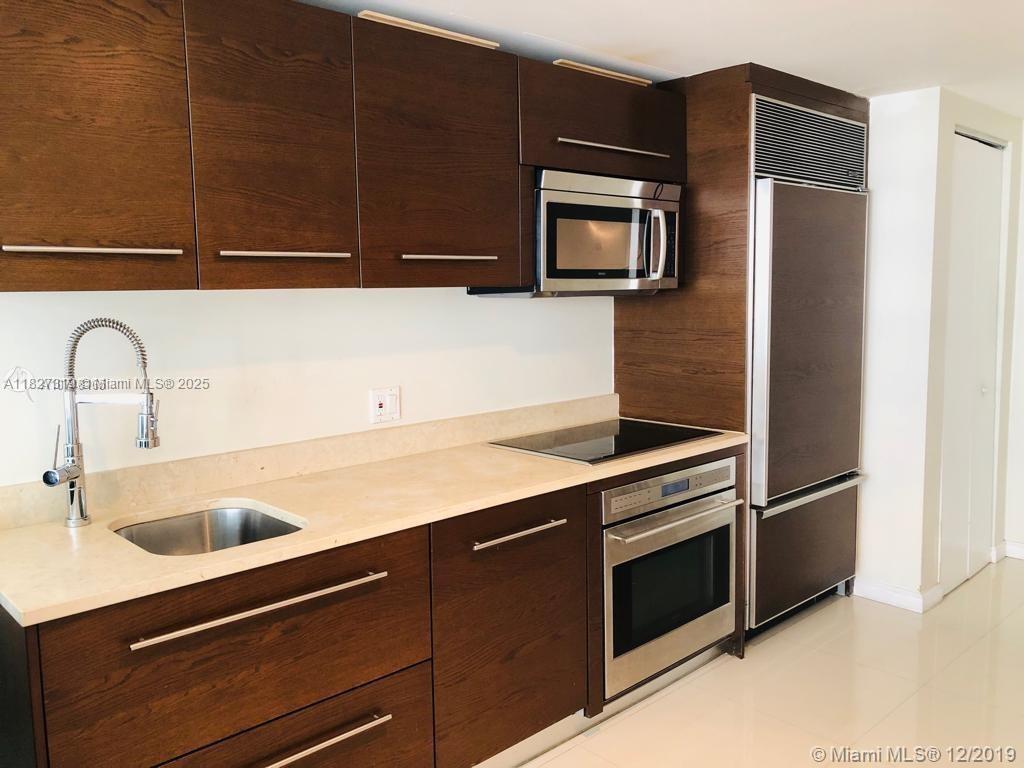 495 Brickell Ave # 1806