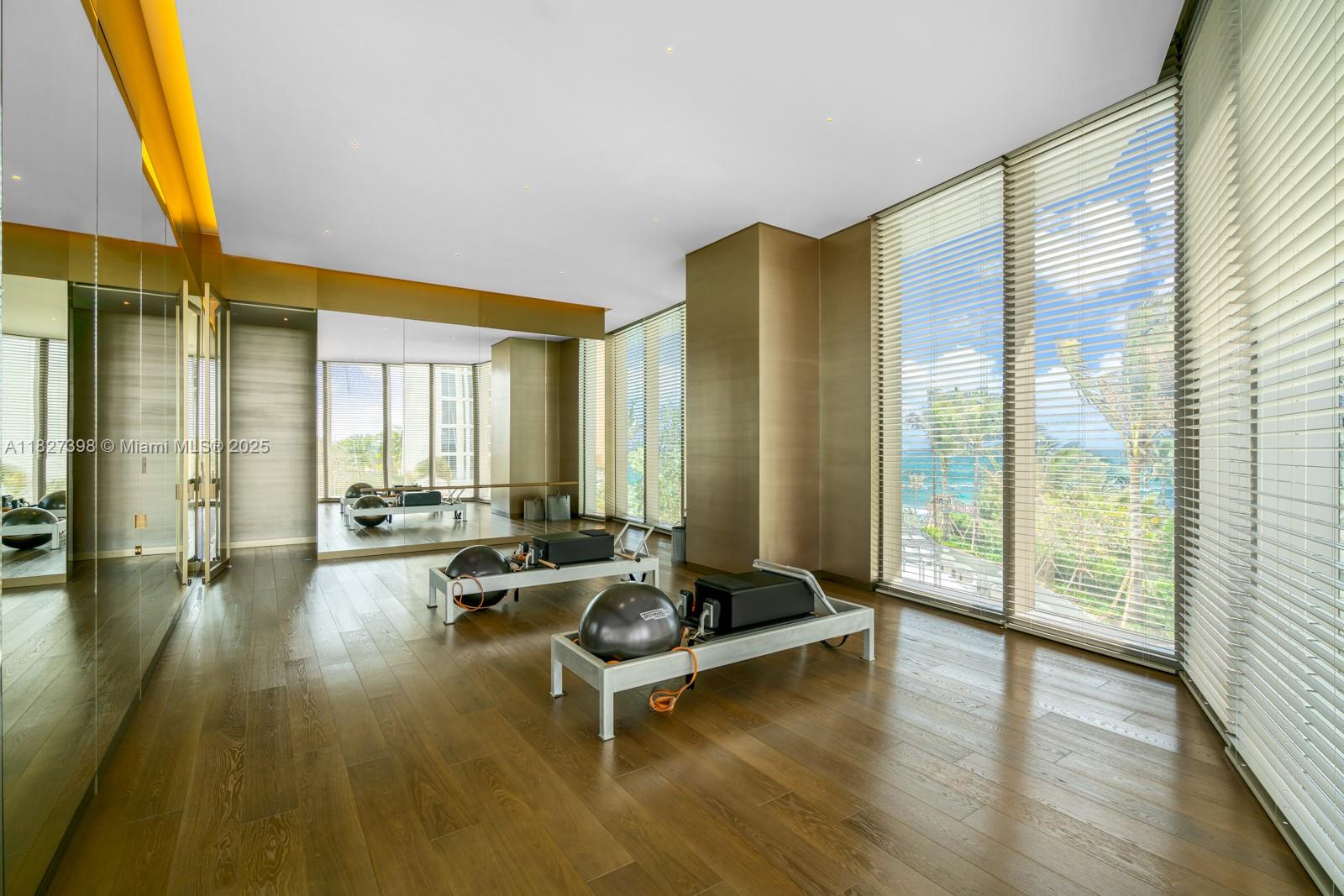 18975 Collins Ave # 3000