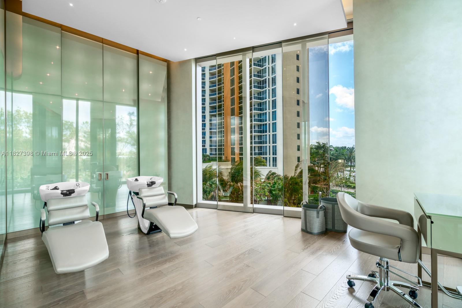 18975 Collins Ave # 3000