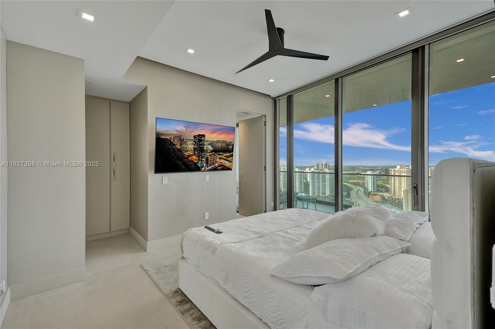 18975 Collins Ave # 3000