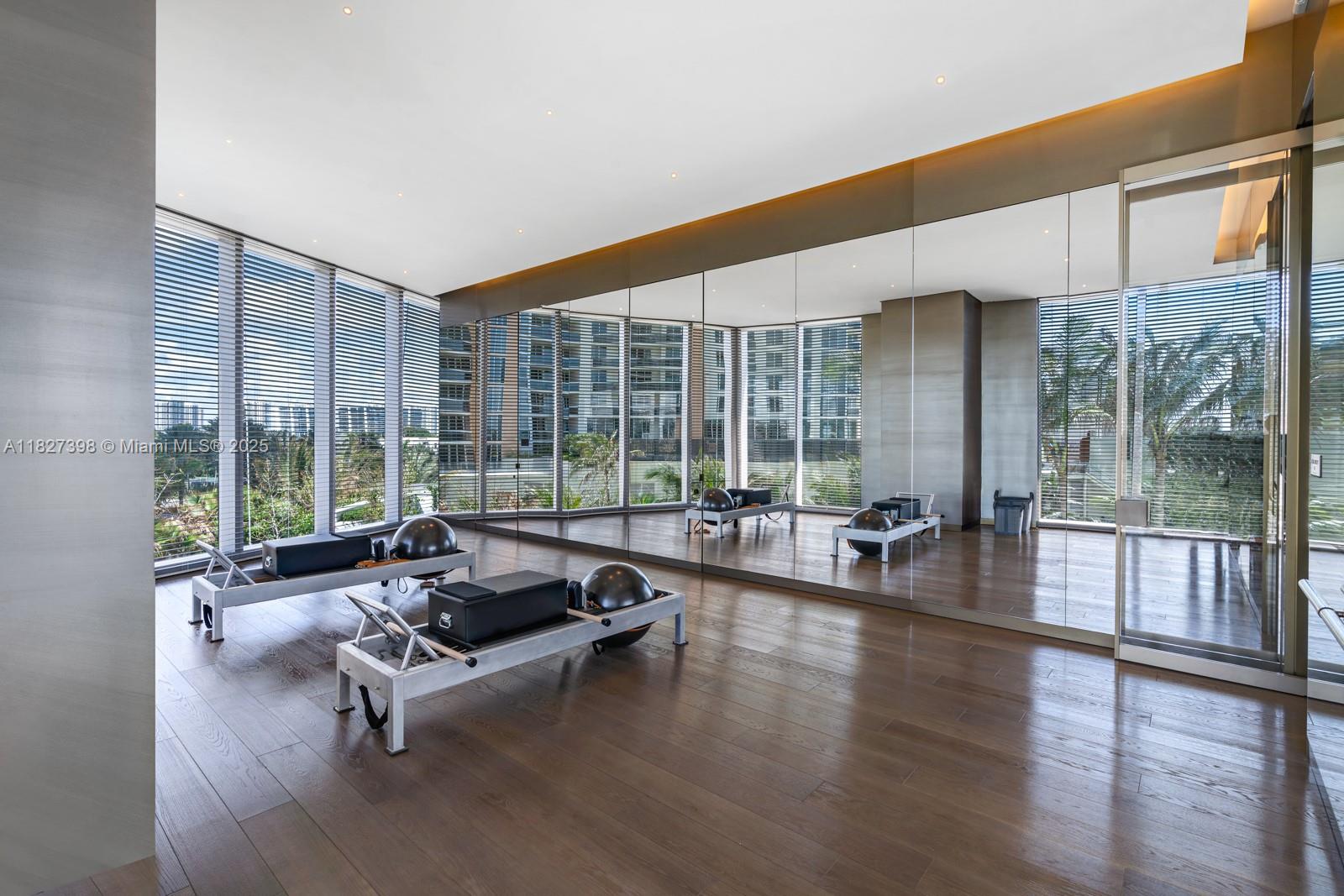 18975 Collins Ave # 3000