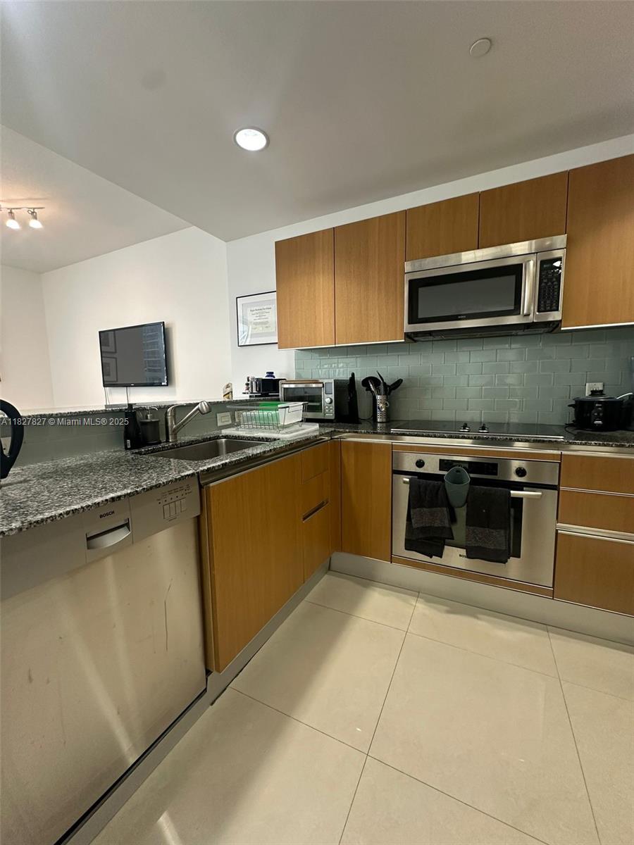 1060 Brickell Ave # 2813