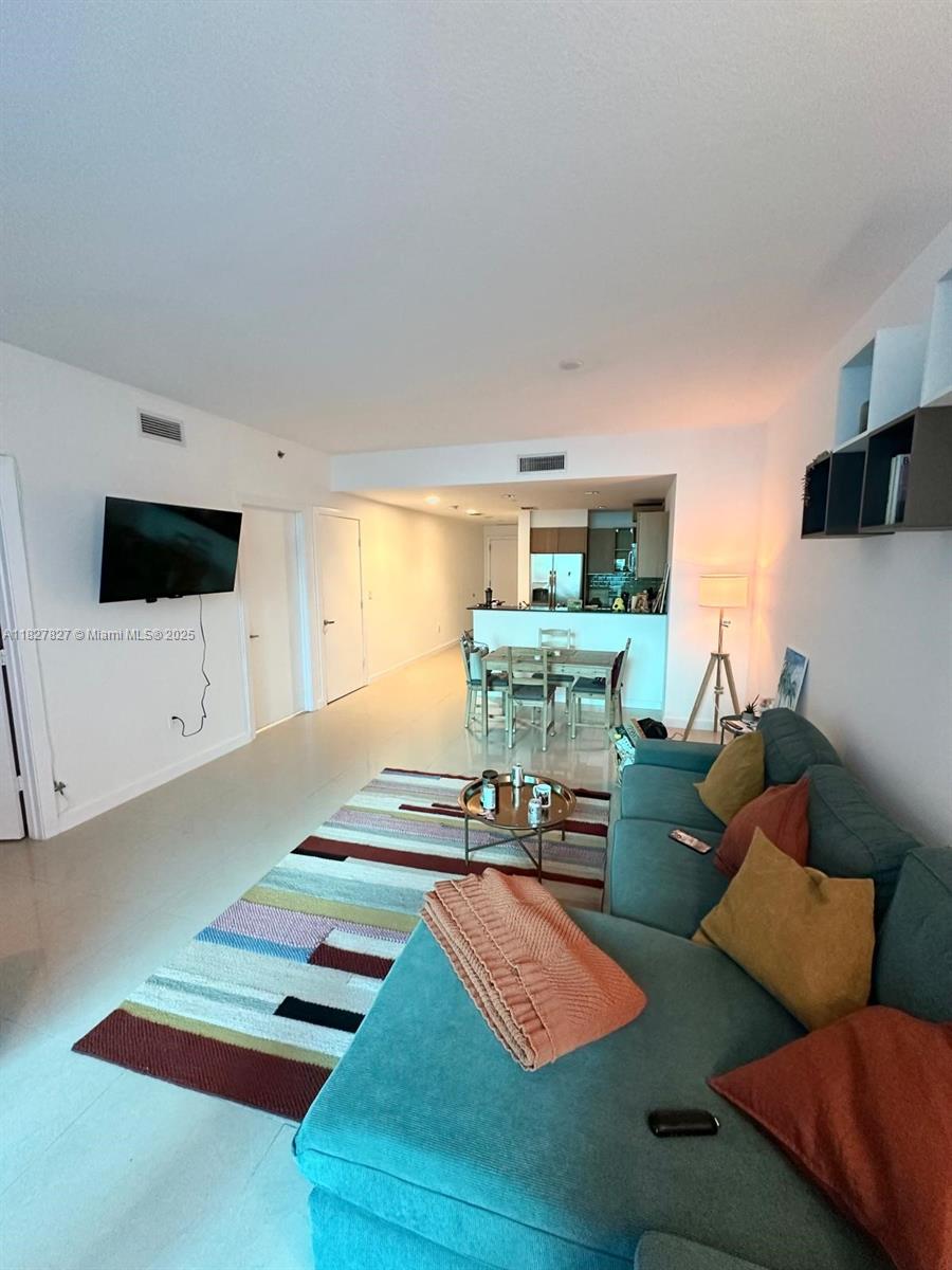 1060 Brickell Ave # 2813