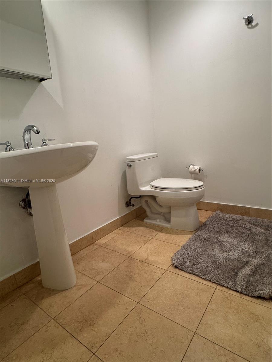 1830 S Ocean Drive # 1404