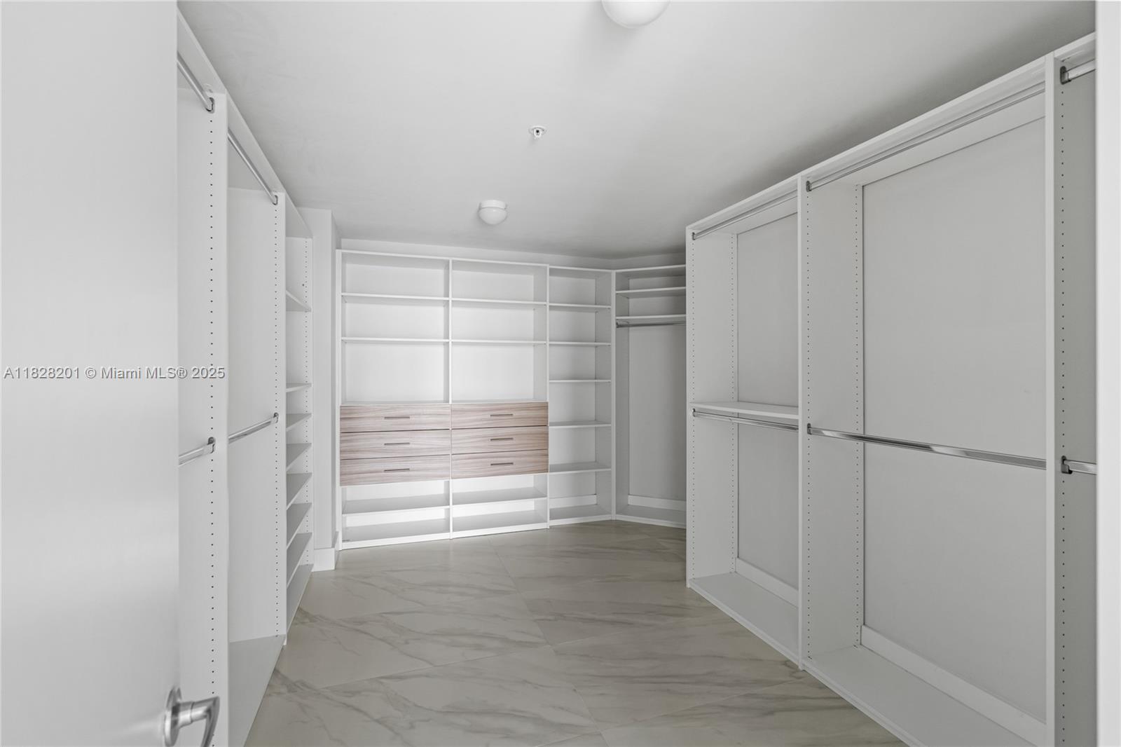 17111 Biscayne Blvd # 1210