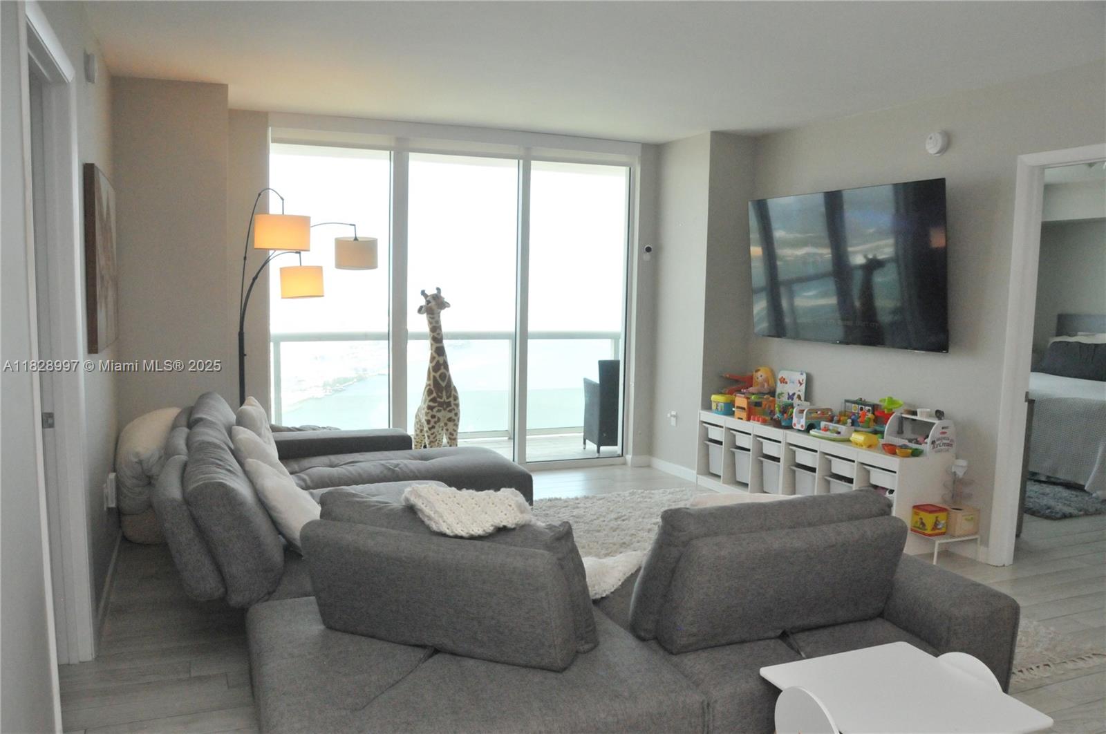 50 Biscayne Blvd # 4706