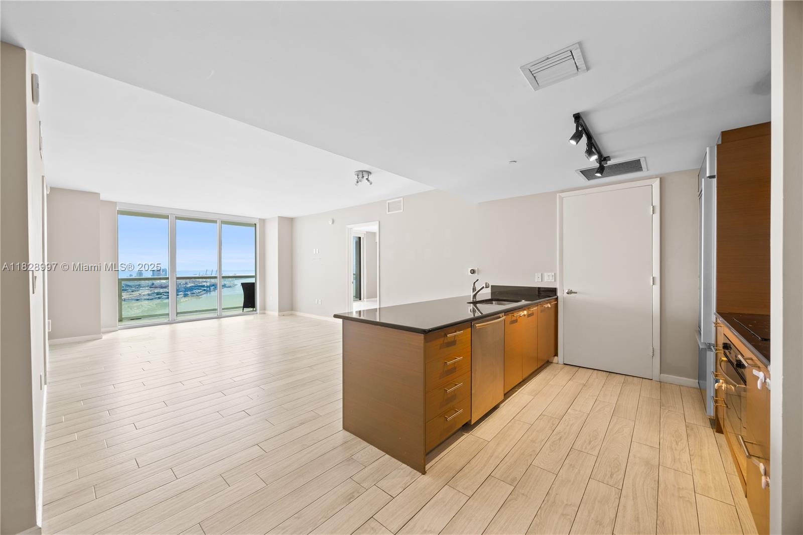 50 Biscayne Blvd # 4706