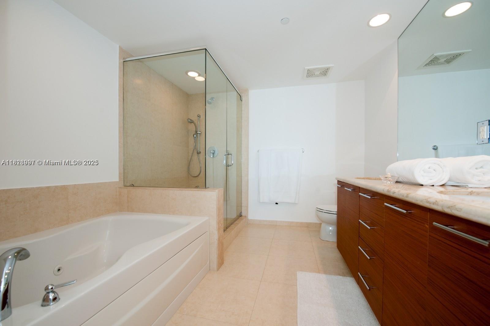 50 Biscayne Blvd # 4706