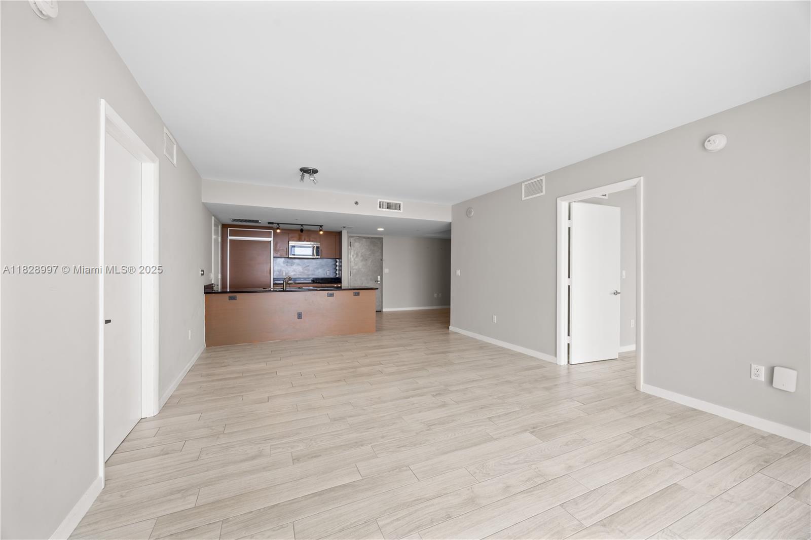 50 Biscayne Blvd # 4706
