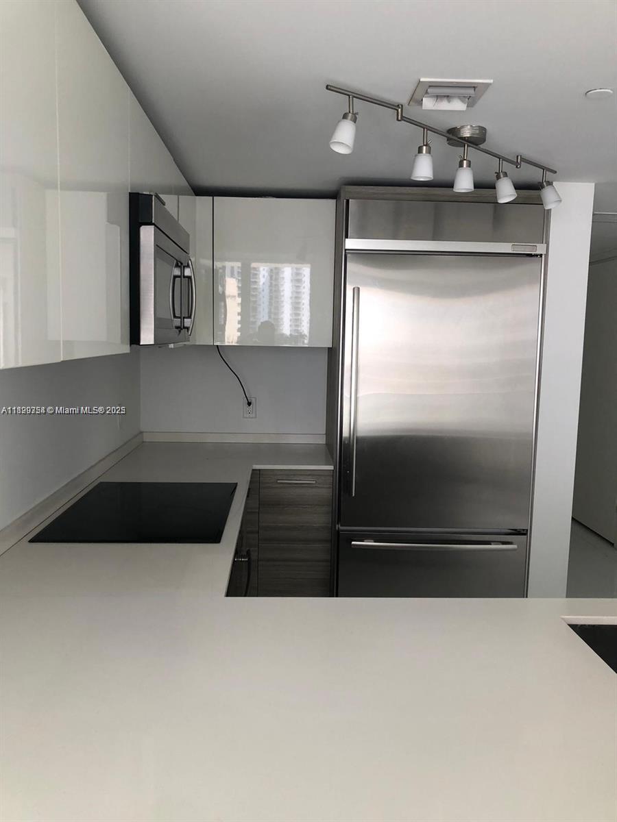 1300 Brickell Bay Dr # 1611