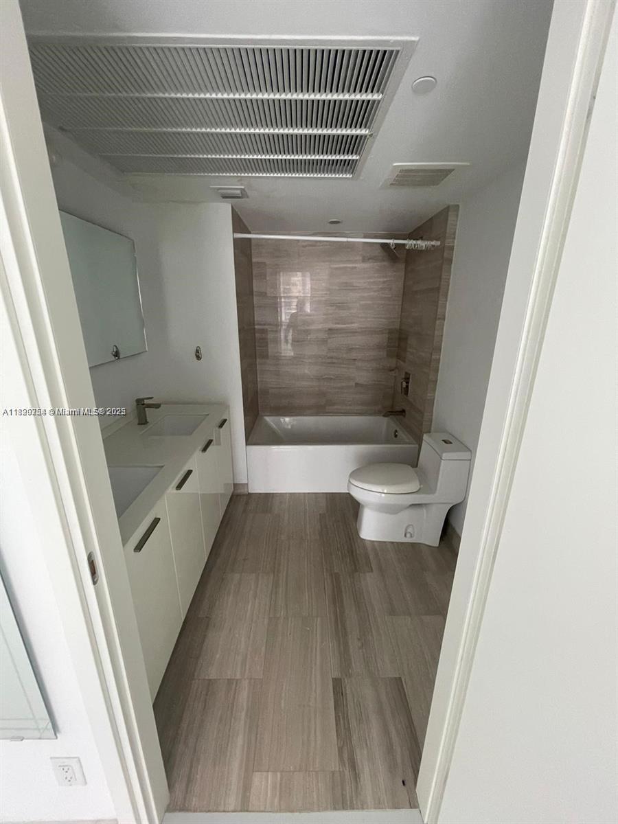 1300 Brickell Bay Dr # 1611