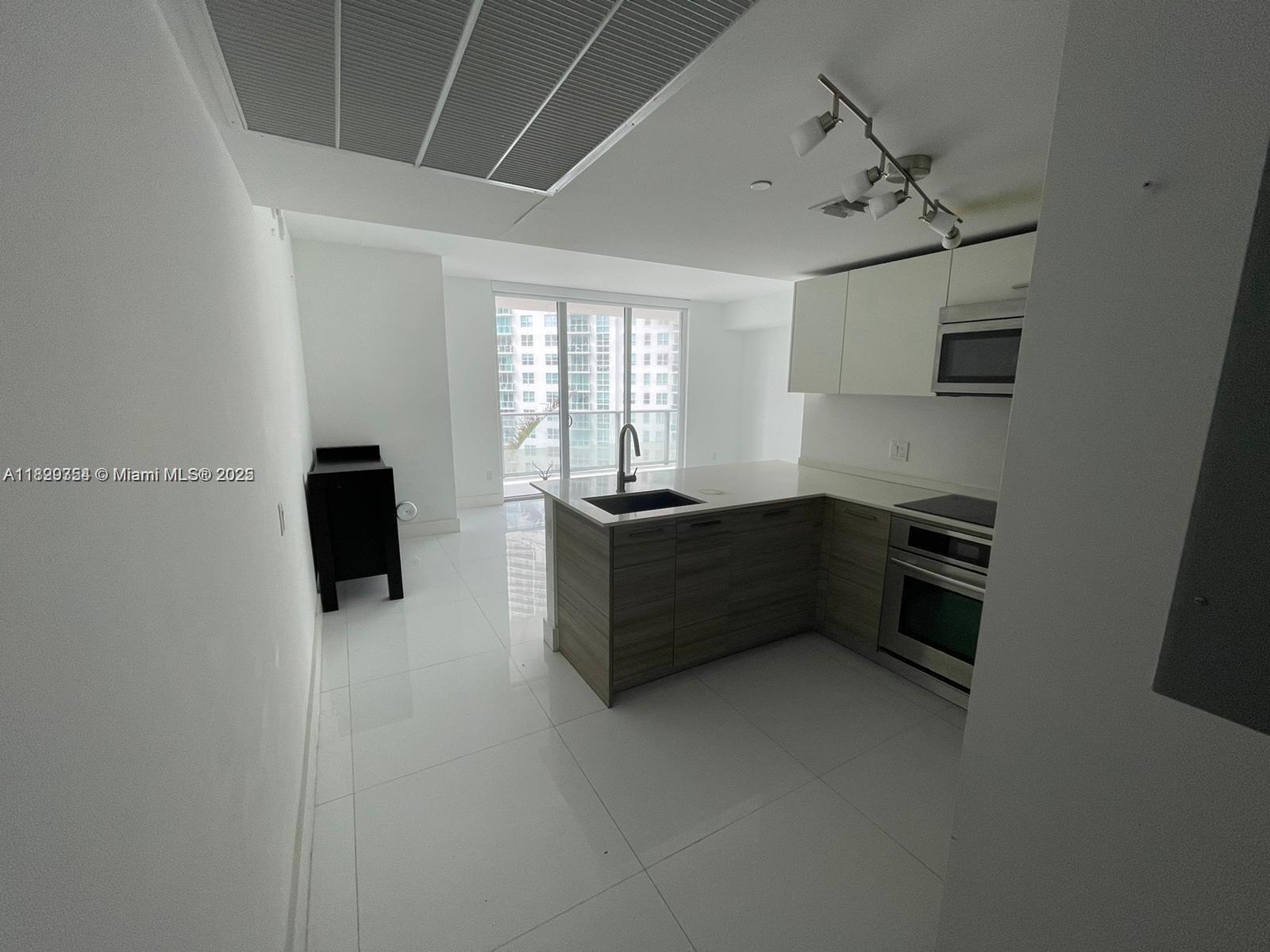 1300 Brickell Bay Dr # 1611