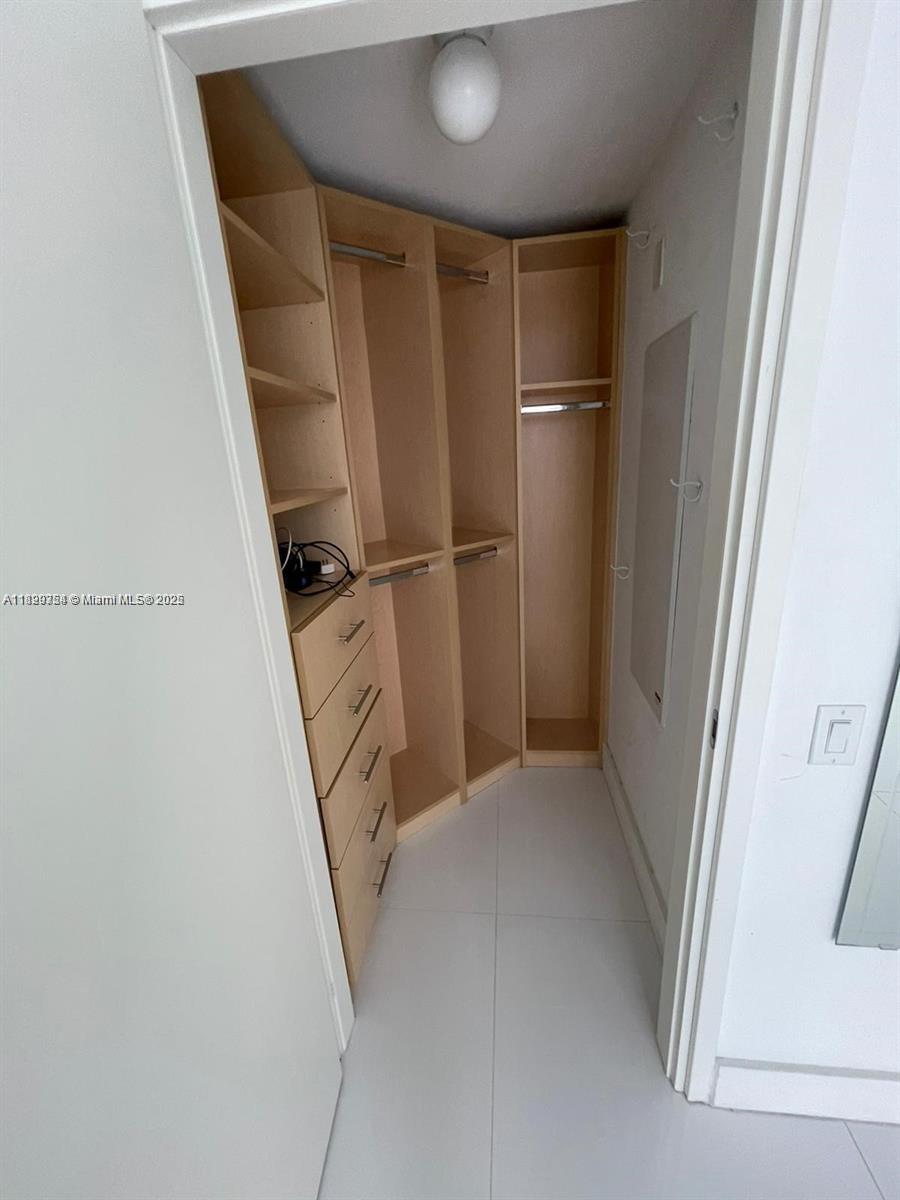 1300 Brickell Bay Dr # 1611