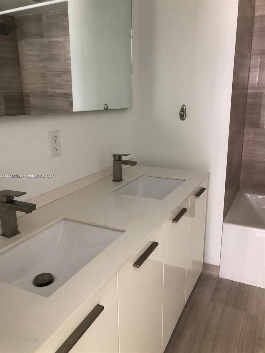 1300 Brickell Bay Dr # 1611