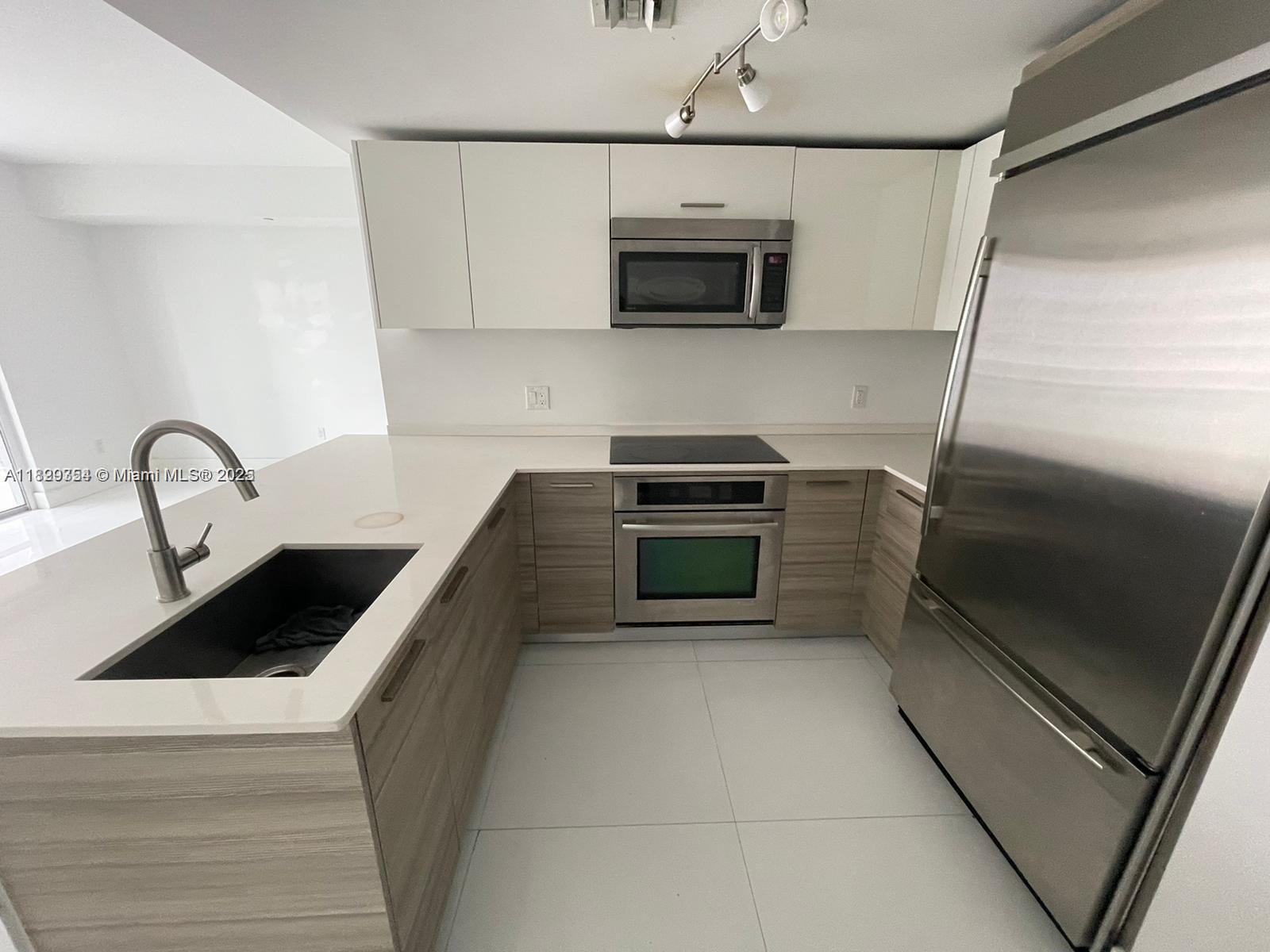 1300 Brickell Bay Dr # 1611