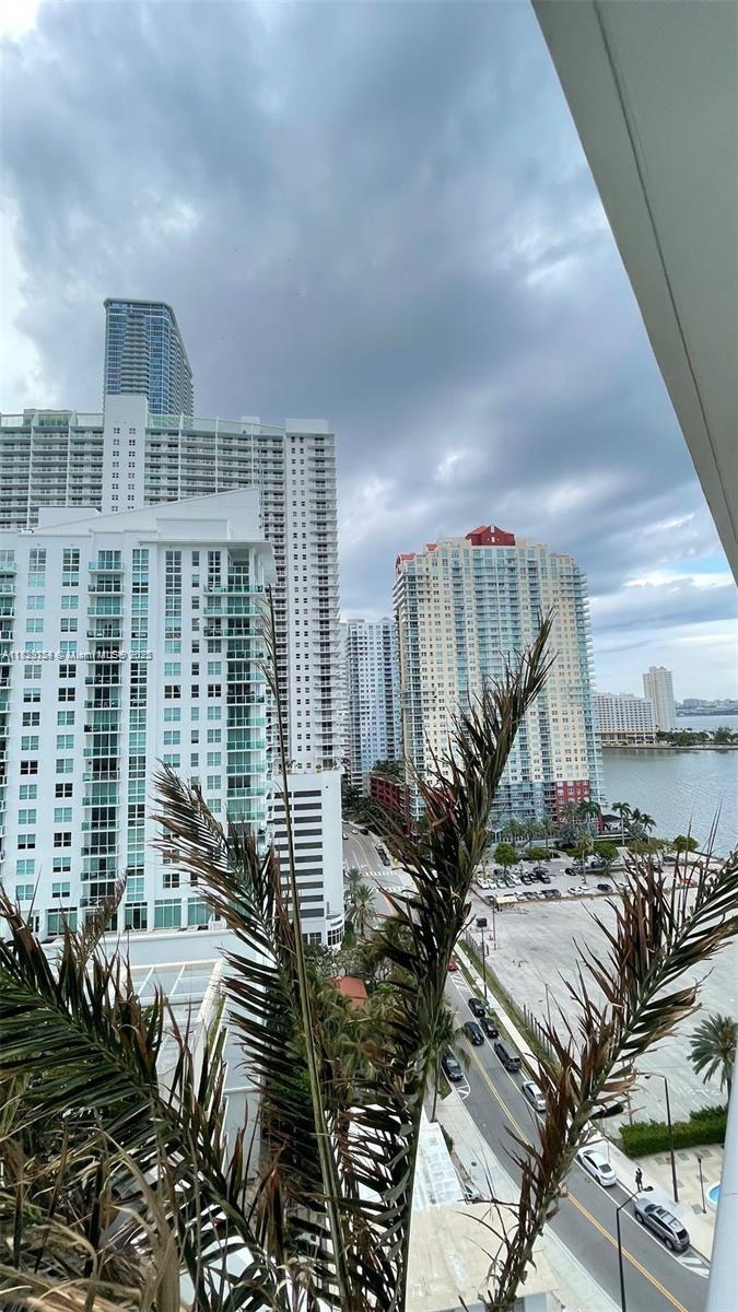 1300 Brickell Bay Dr # 1611