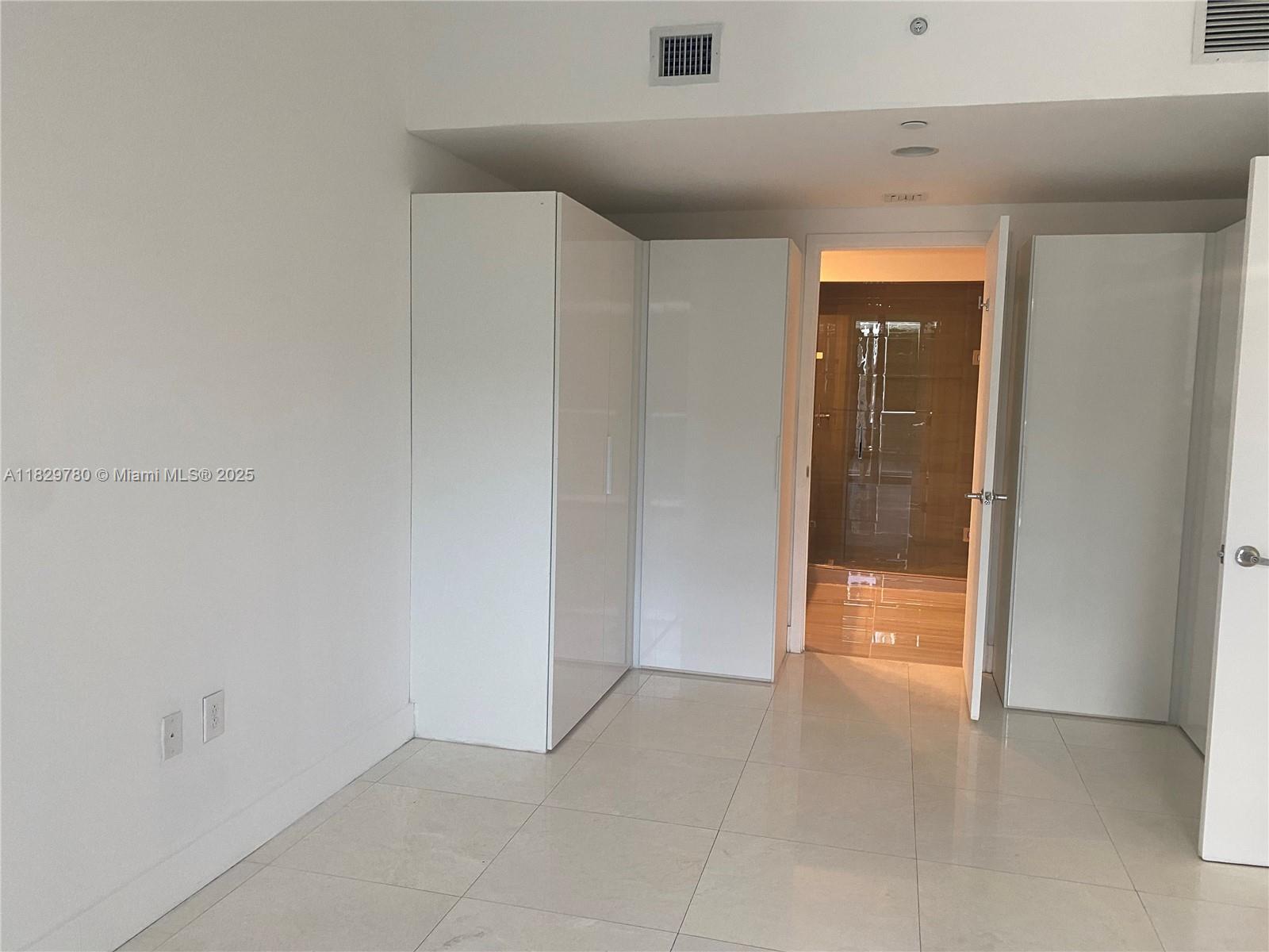1010 Brickell Ave # 1403