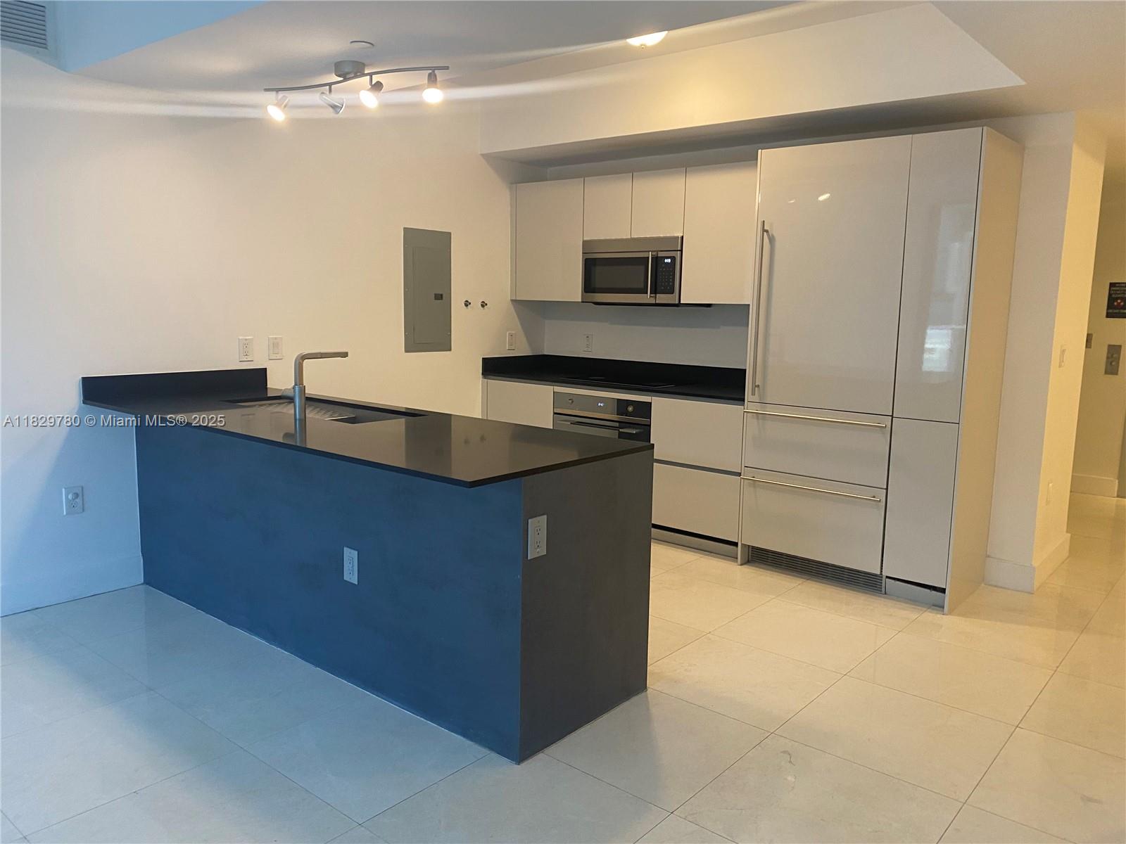 1010 Brickell Ave # 1403