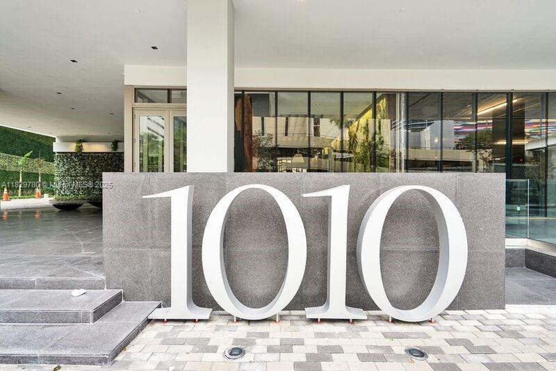 1010 Brickell Ave # 1403