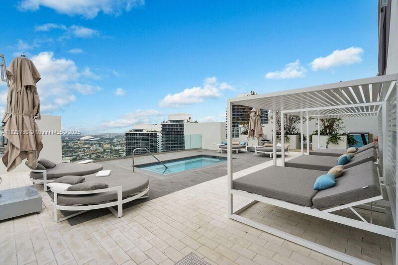 1010 Brickell Ave # 1403