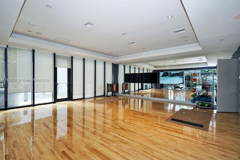 1010 Brickell Ave # 1403