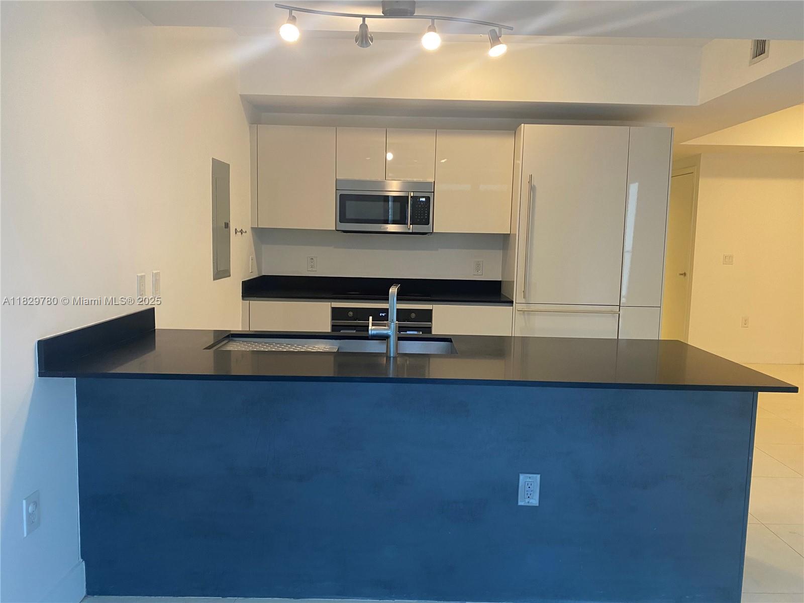 1010 Brickell Ave # 1403