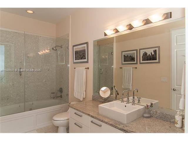 185 SW 7 ST # 4404