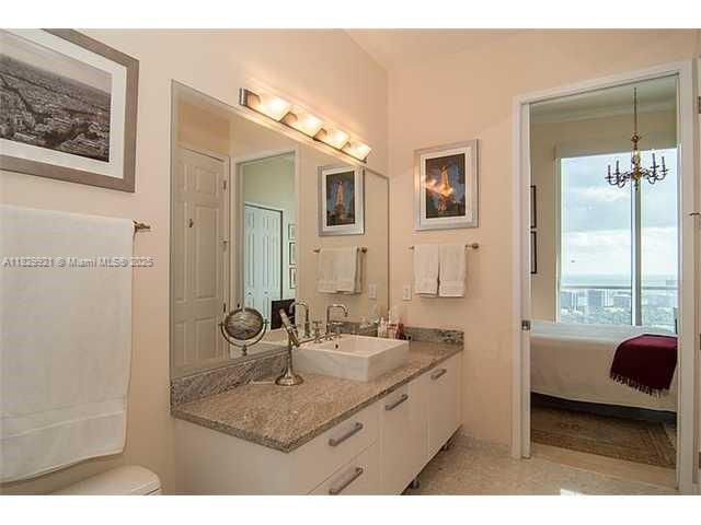185 SW 7 ST # 4404