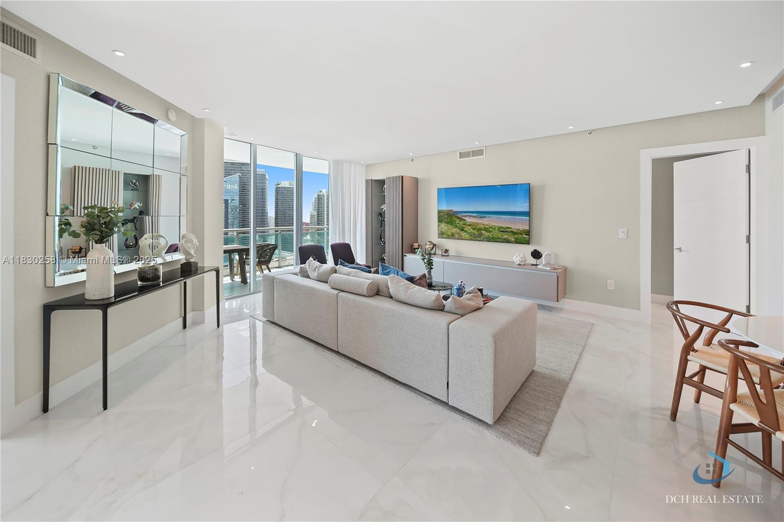 350 S Miami Ave Unit: 3902