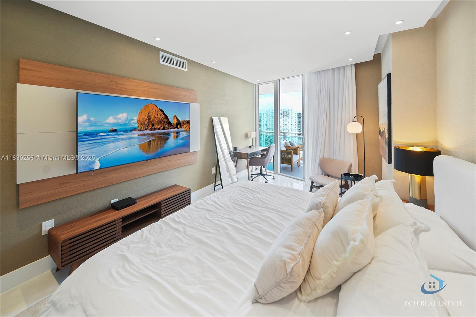 350 S Miami Ave Unit: 3902