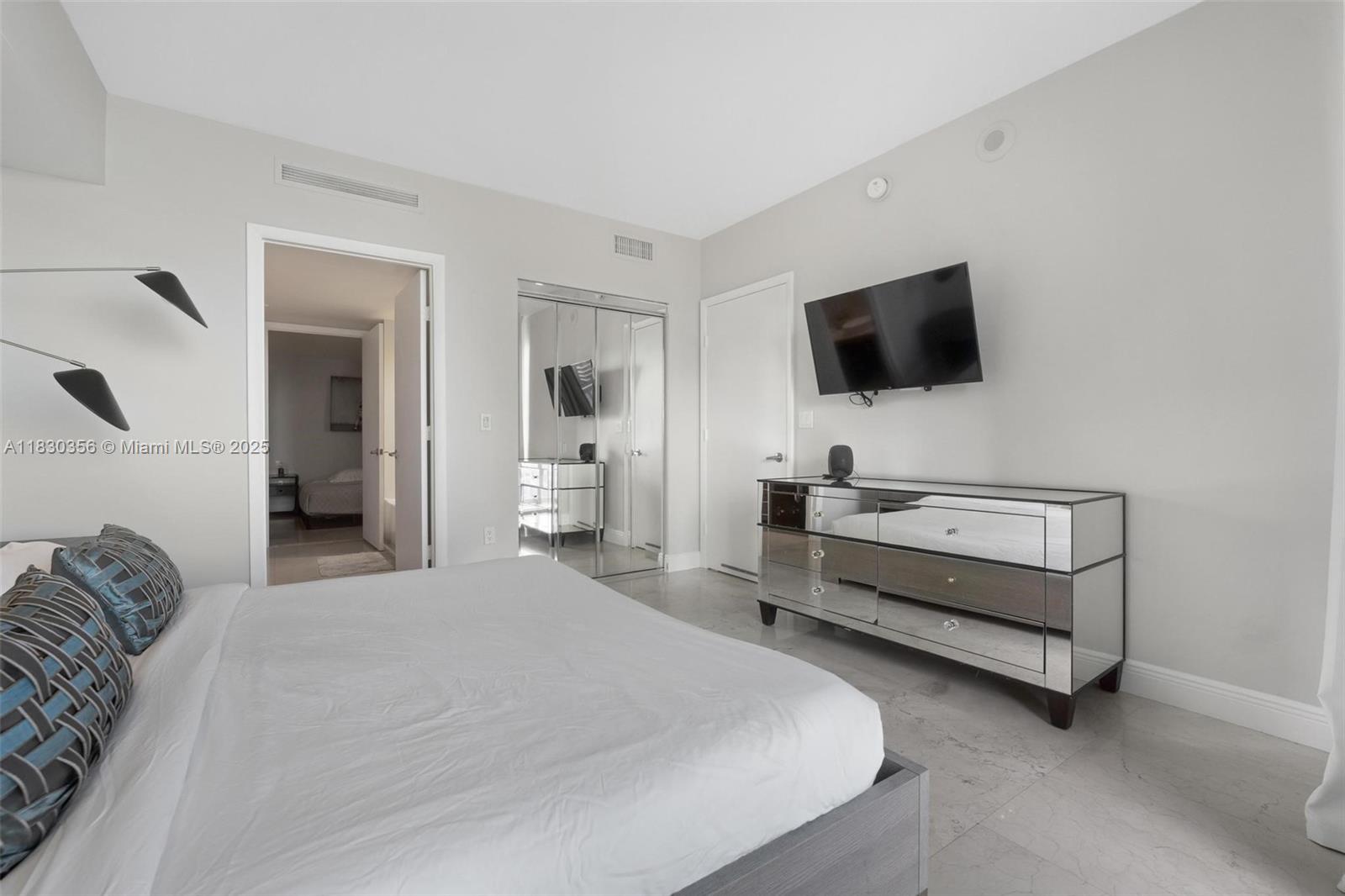 485 Brickell Ave # 1909