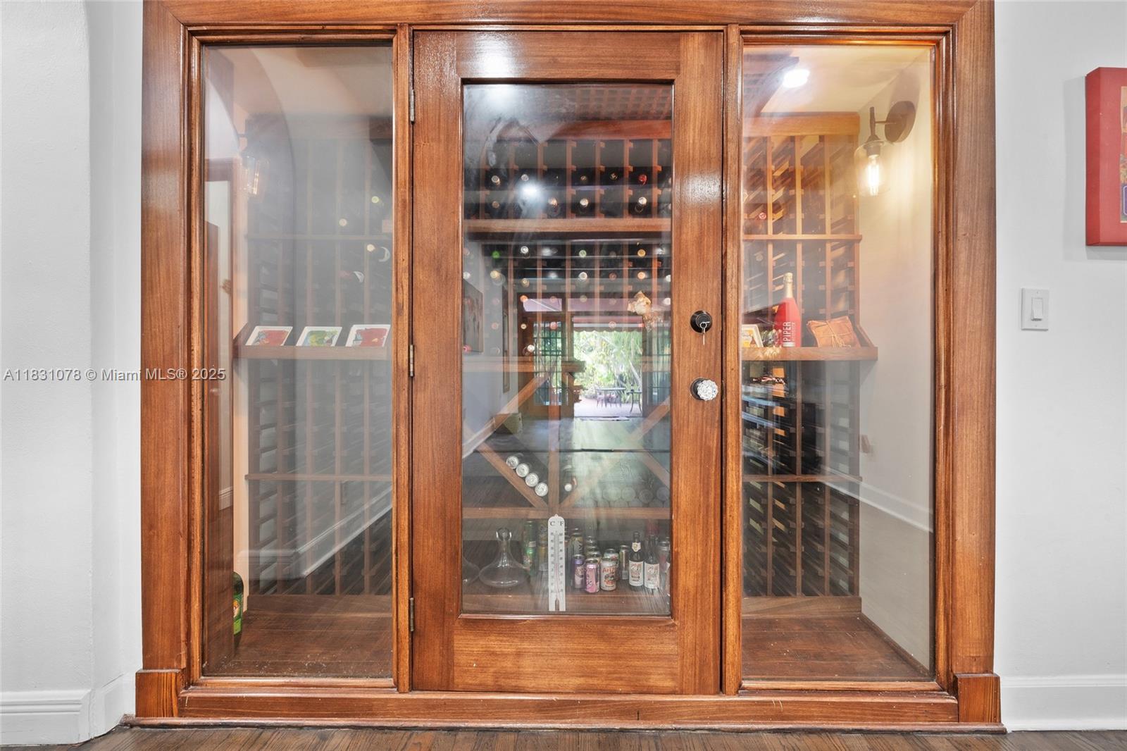 1320 Obispo Ave