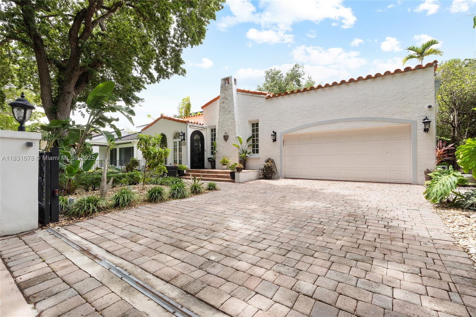 1320 Obispo Ave