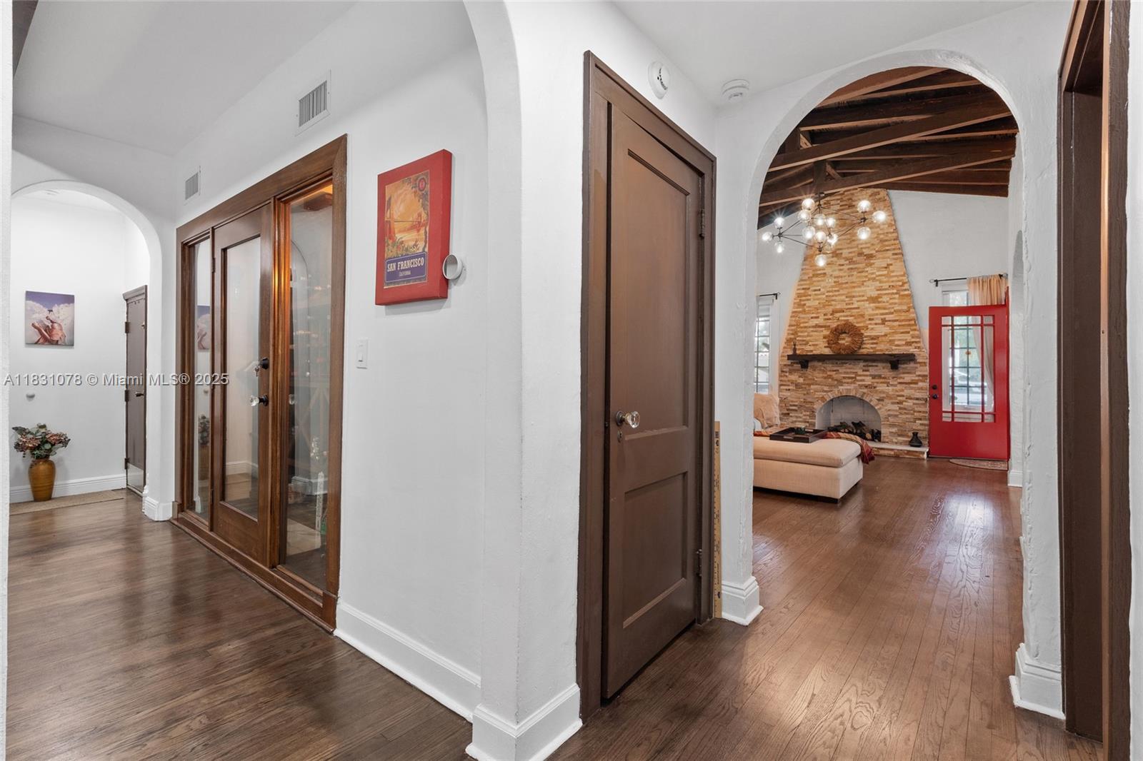 1320 Obispo Ave