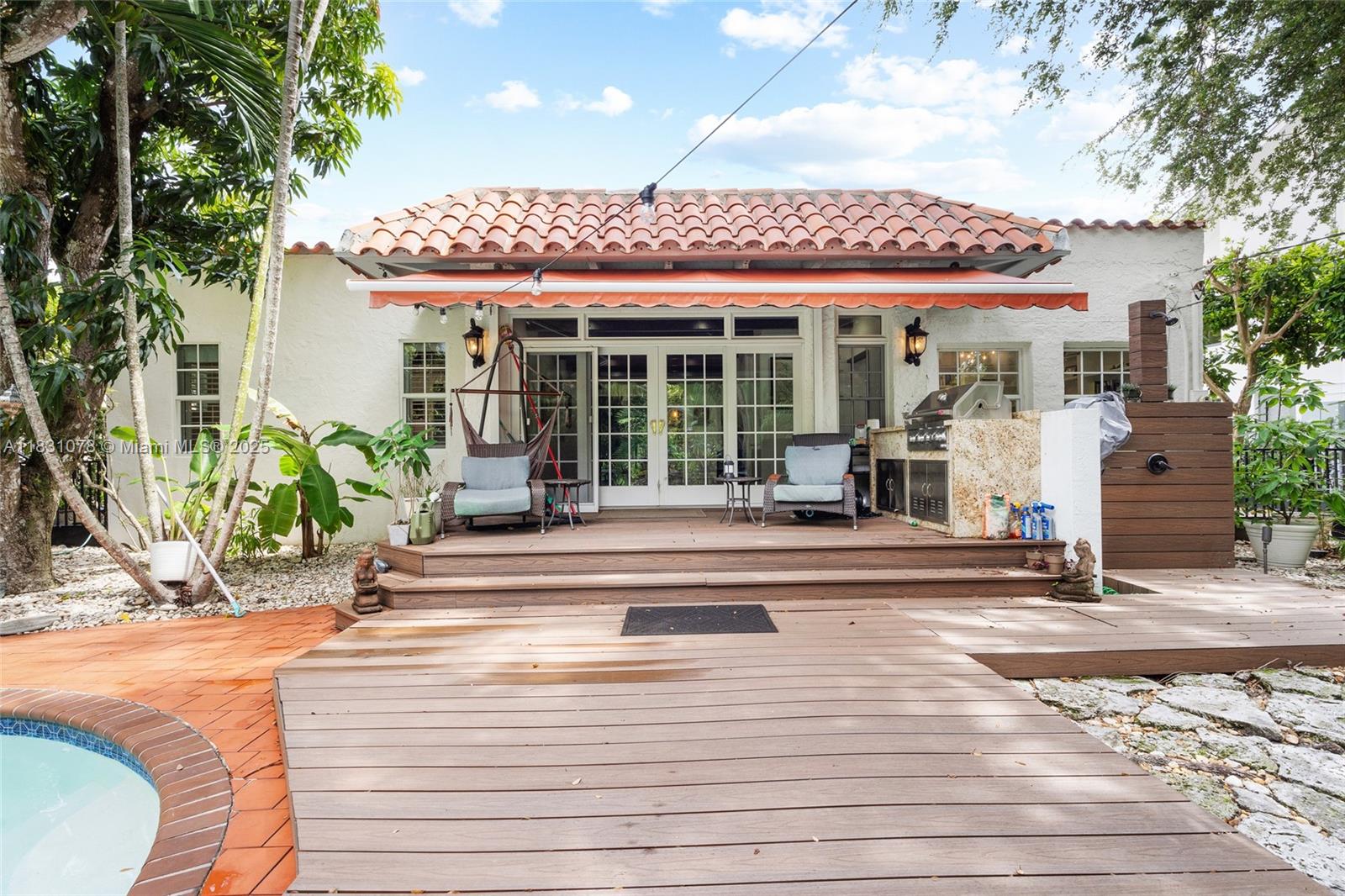 1320 Obispo Ave