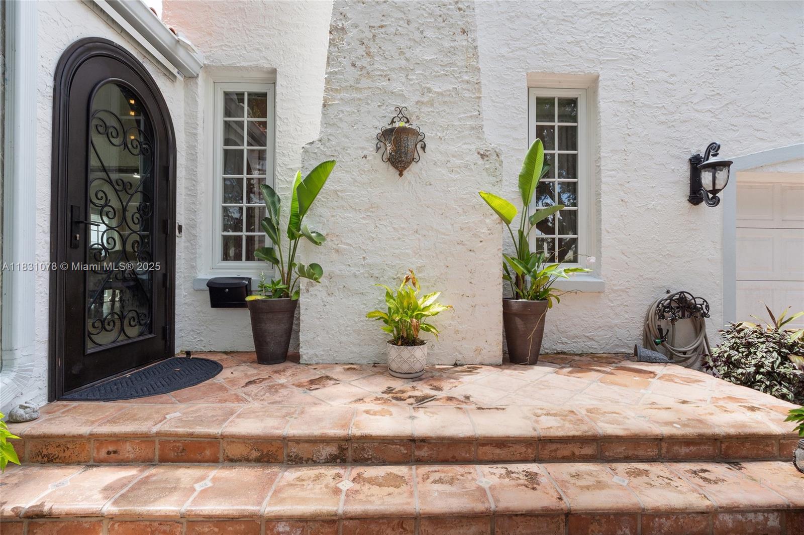 1320 Obispo Ave
