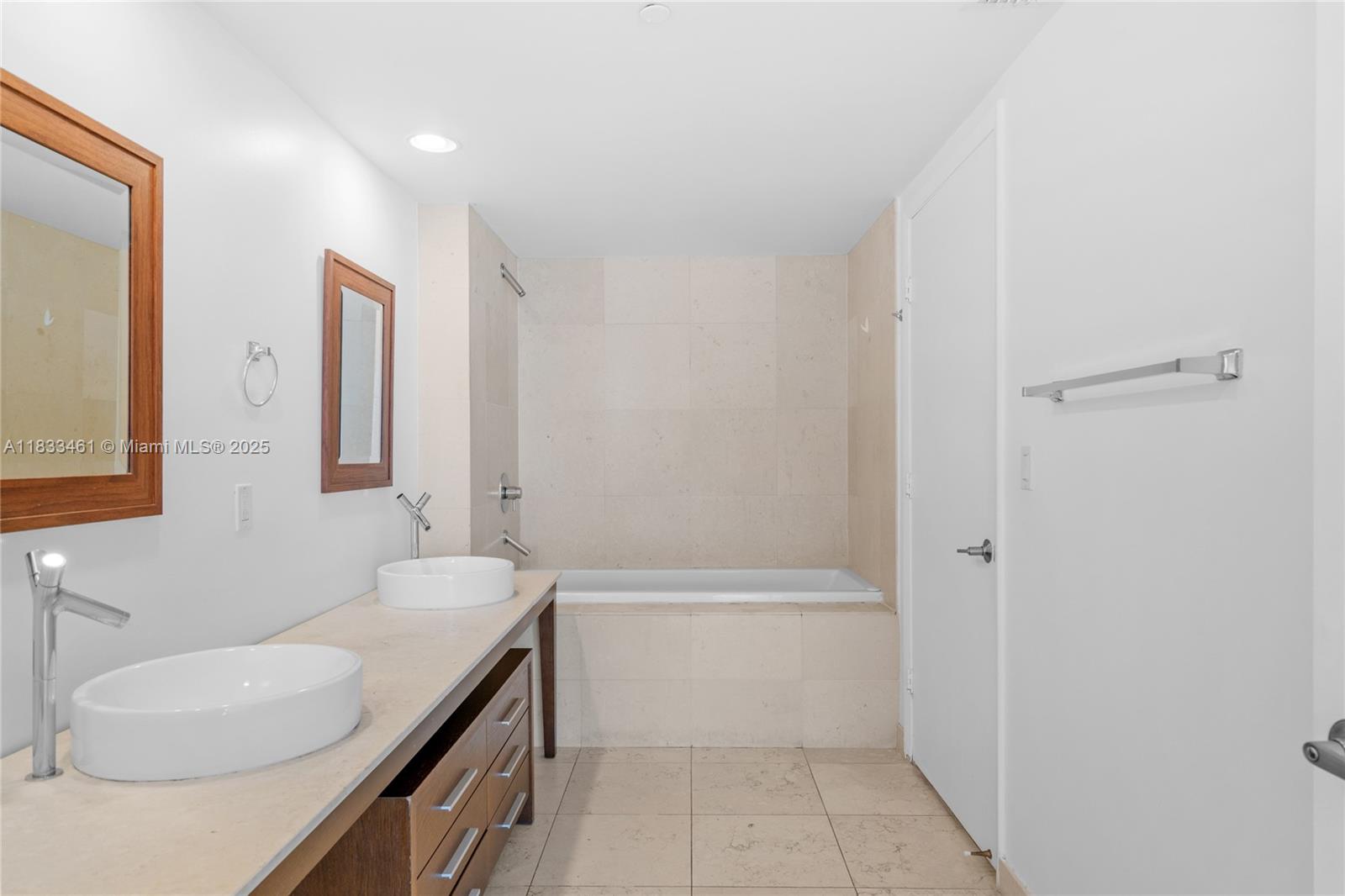 495 Brickell Ave # 2607