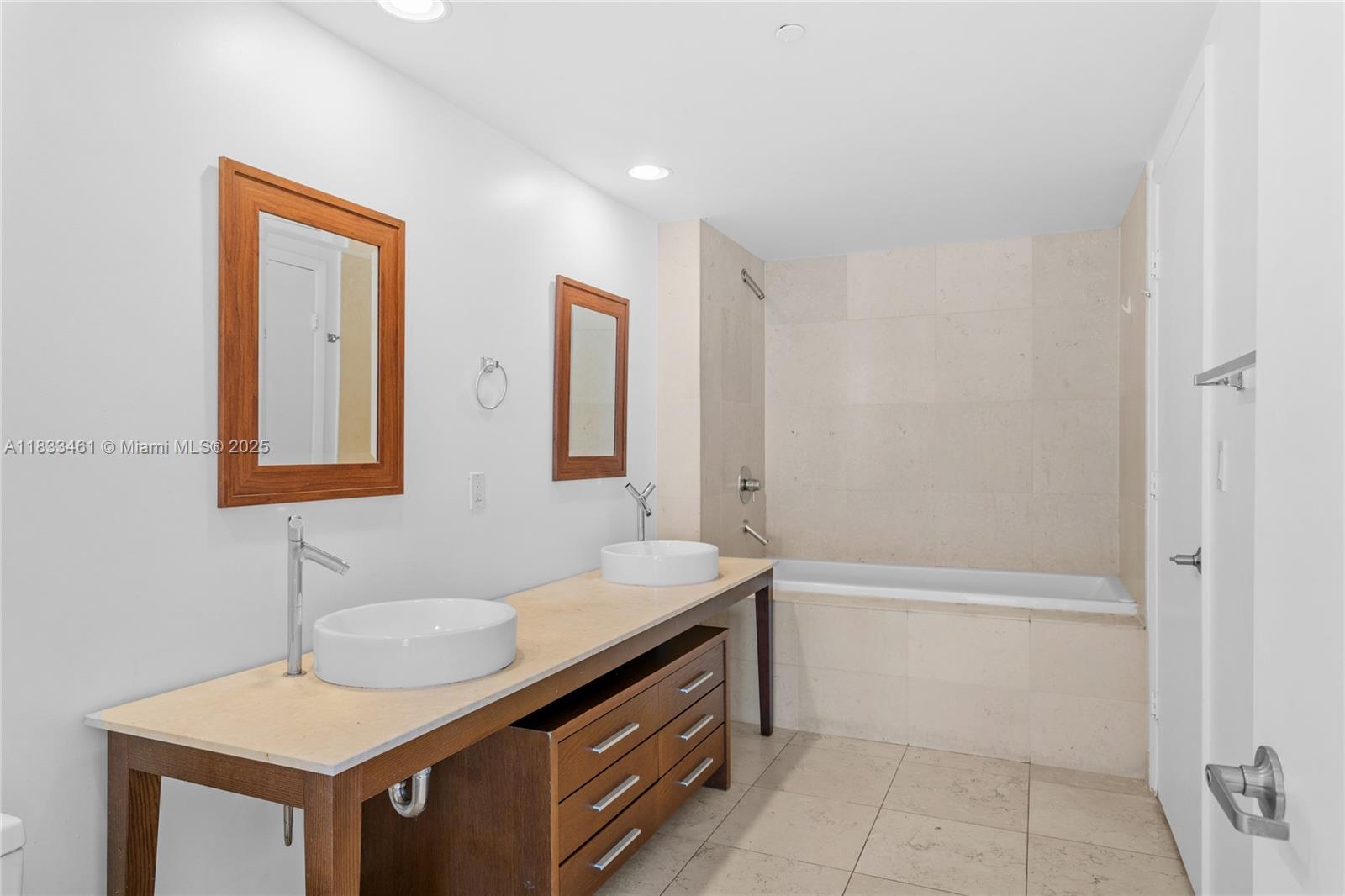 495 Brickell Ave # 2607