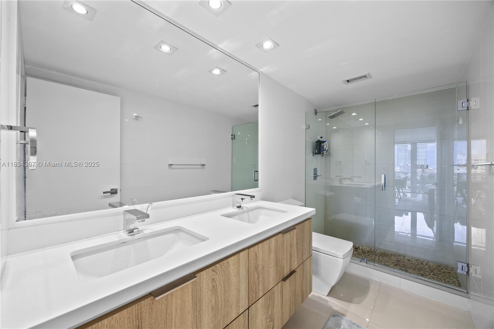 900 Bay Dr # 620 Unit: 622 & 620